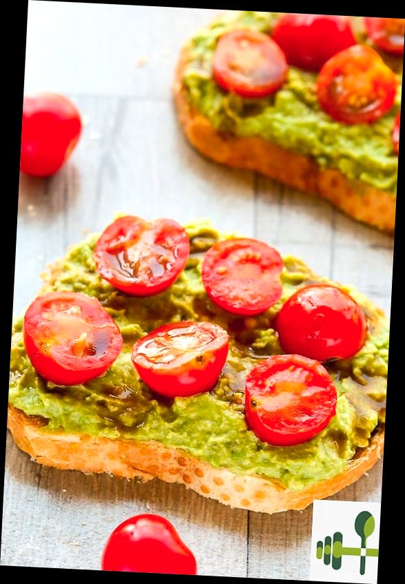 Avocado Toast With Tomato & Olive Oil