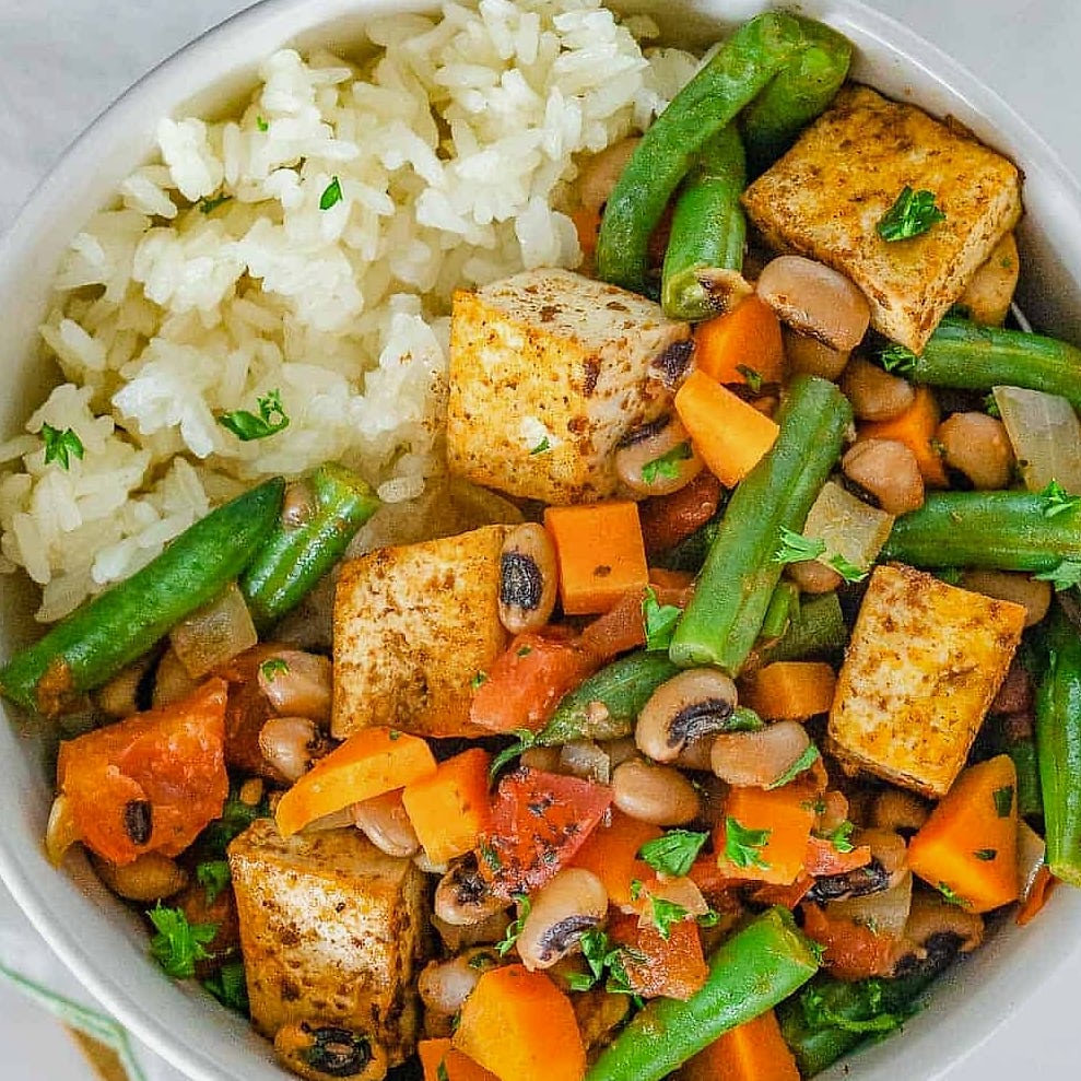 30 High-Protein, Low-Calorie Recipes To Stay On Track Without Boring Meals 28 Black-Eyed Pea and Kale Stew