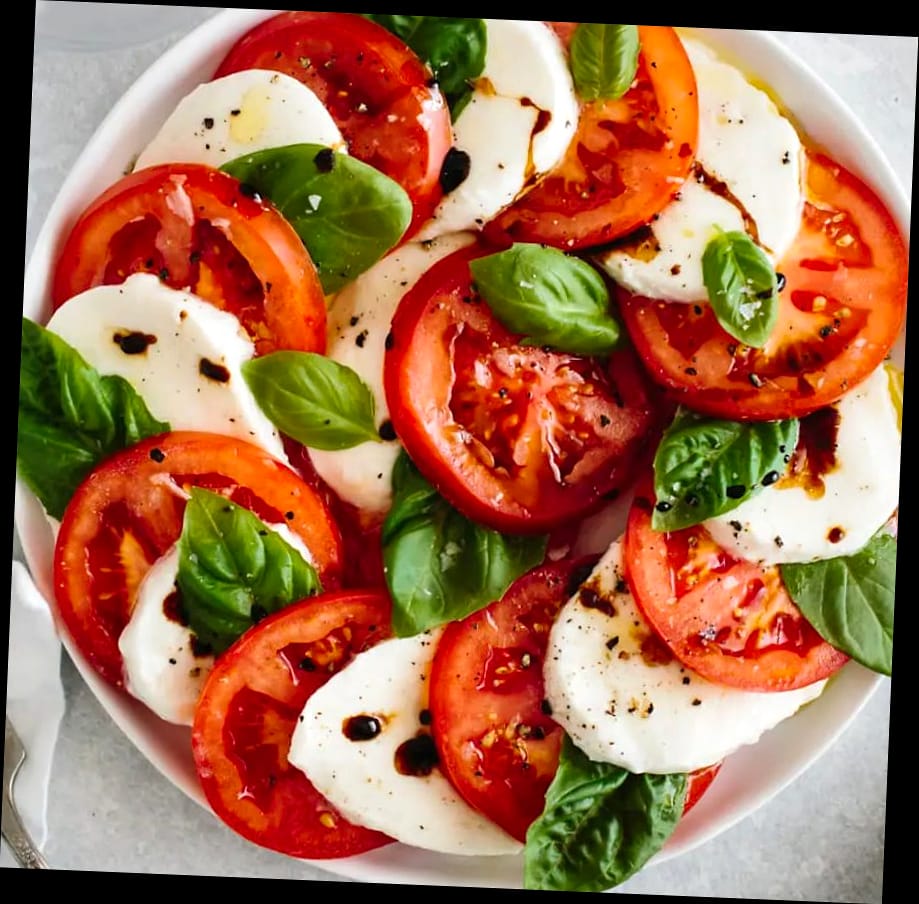 25 Days Of Mediterranean Diet Lunch Ideas You’ll Love 7 Caprese Salad with Fresh Basil