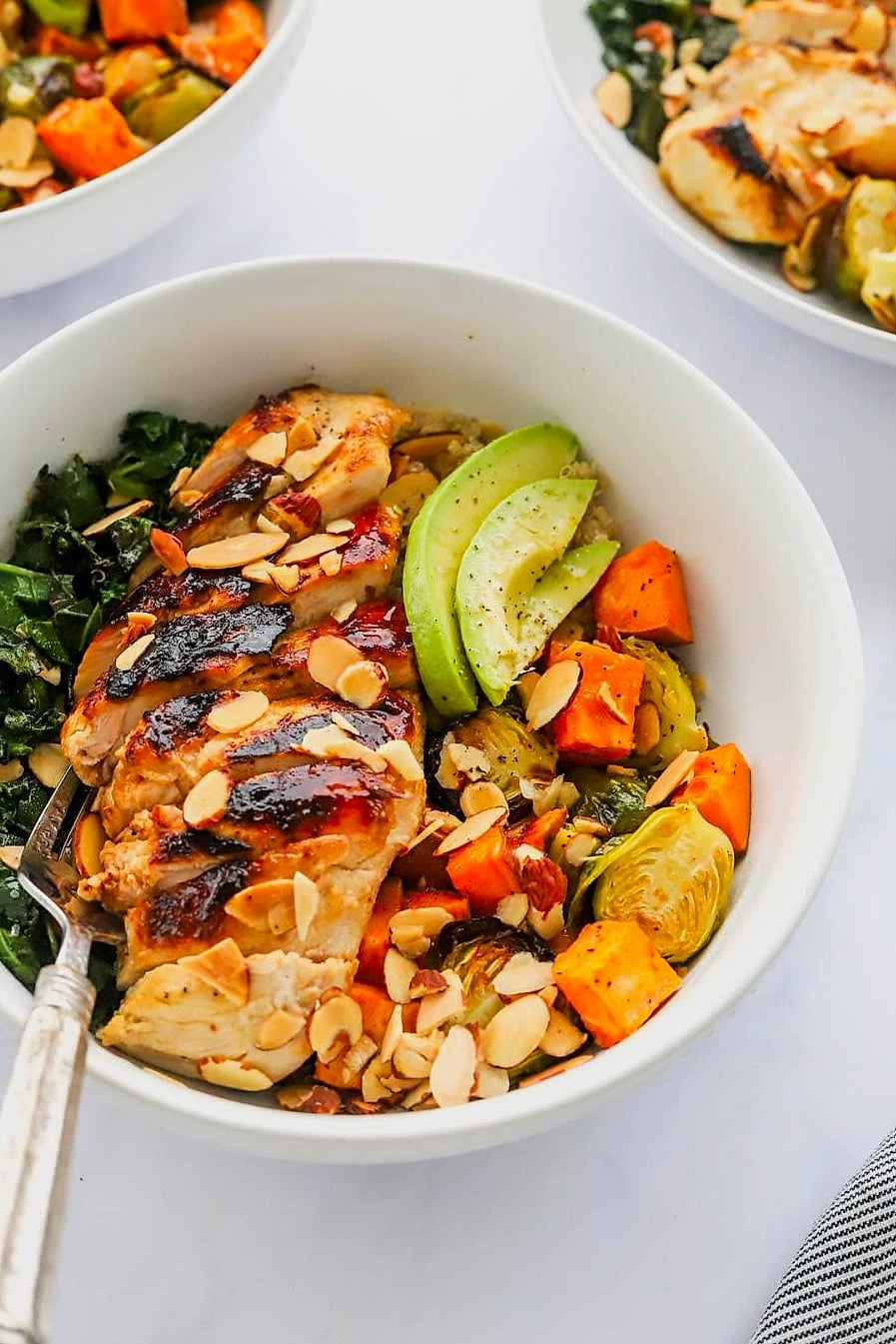 21 High-Protein Bowls That'll Keep You Full Without The Food Coma 20 Chicken and White Bean Tuscan Bowl