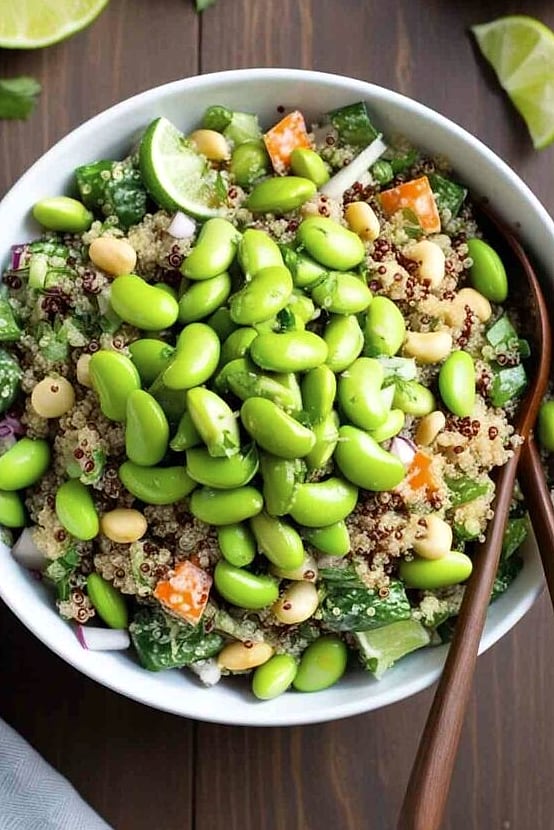 21 High-Protein, Low-Calorie Meals That Actually Keep You Full 16 Edamame and Quinoa Buddha Bowl