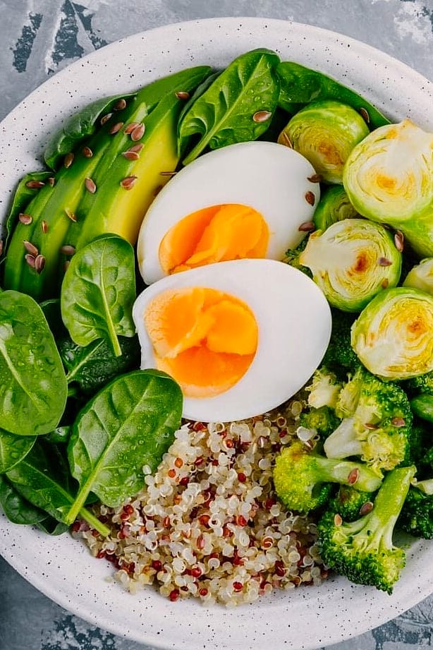 21 High-Protein Bowls That'll Keep You Full Without The Food Coma 7 Egg and Veggie Breakfast Bowl
