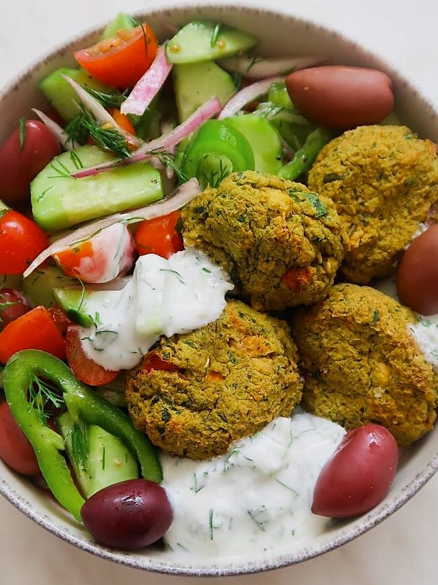25 Days Of Mediterranean Diet Lunch Ideas You’ll Love 5 Falafel Bowl with Tahini Drizzle
