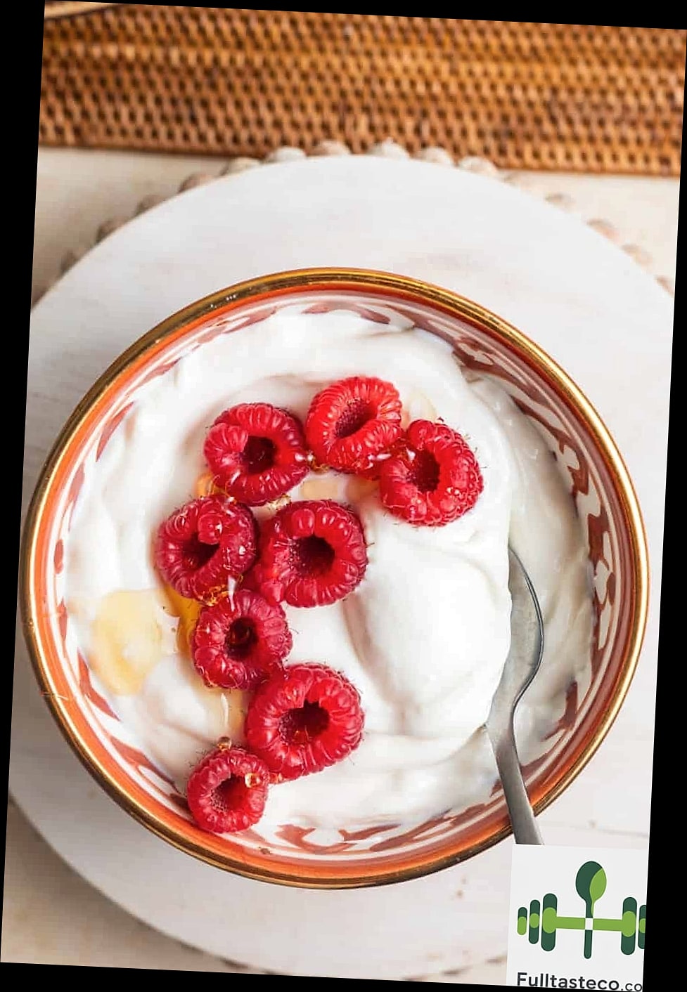 Low-Fat Greek Yogurt Parfait With Oats & Fruit