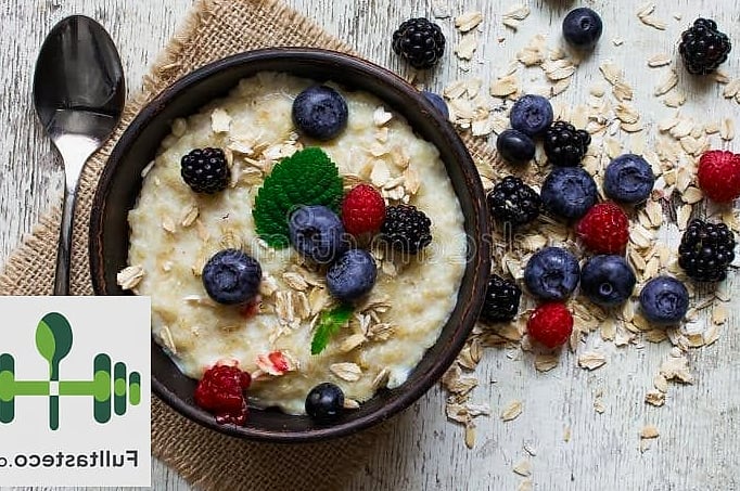 Oatmeal With Fresh Berries & Flaxseed
