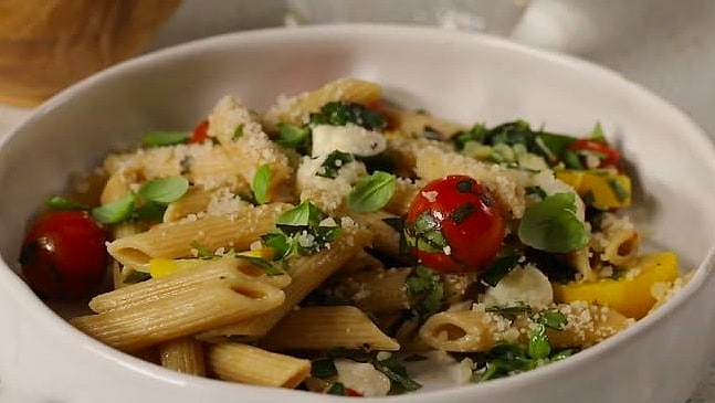 25 Days Of Mediterranean Diet Lunch Ideas You’ll Love 18 Pasta with Cherry Tomatoes and Olives