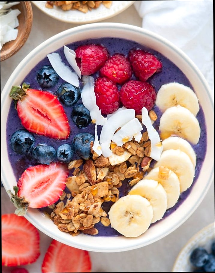 21 High-Protein, Low-Calorie Meals That Actually Keep You Full 15 Protein Smoothie Bowl