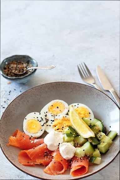 High-Protein Breakfast Meal Prep Guide (7 Days Of Easy Recipes!) 8 Smoked Salmon and Cream Cheese Roll-Ups
